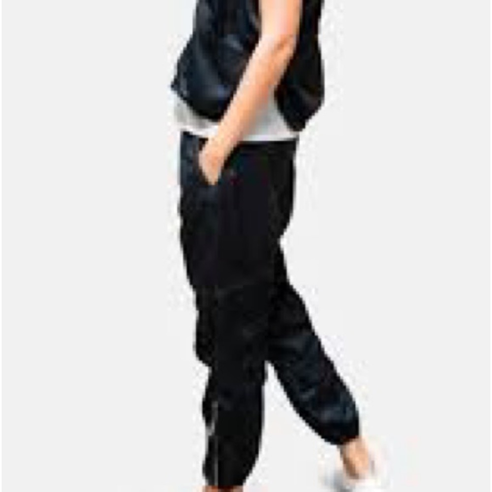 Roberta Scarpa Made in Italy stunning satin looking cargo joggers w/pockets